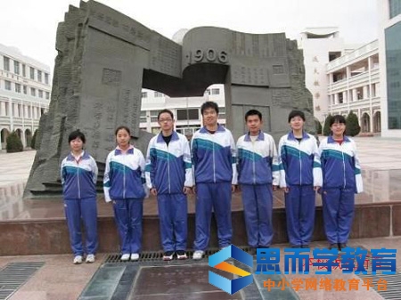 ����һ���ߴ���Ƕ���